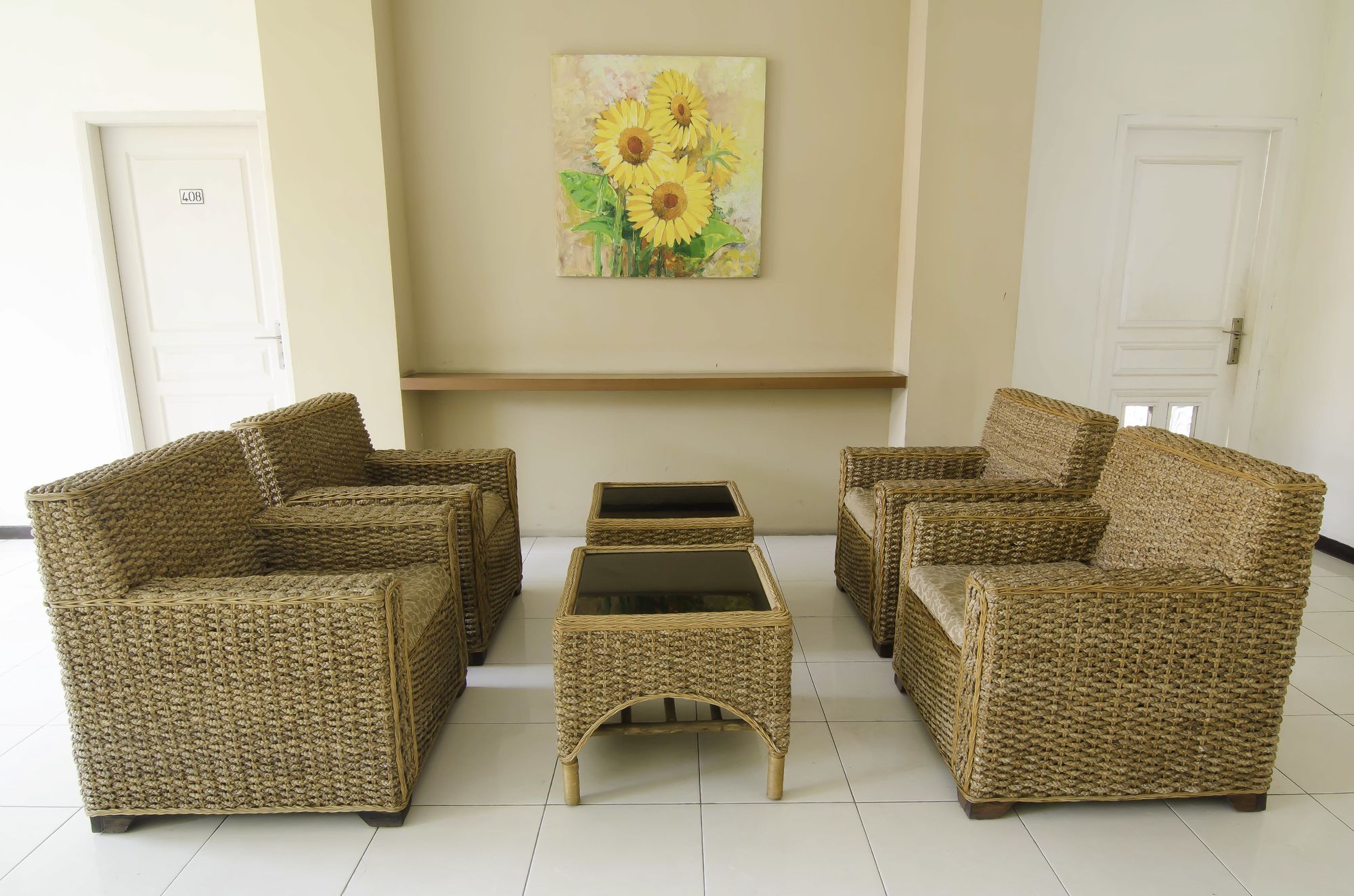 Фото RedDoorz near Gubeng Station