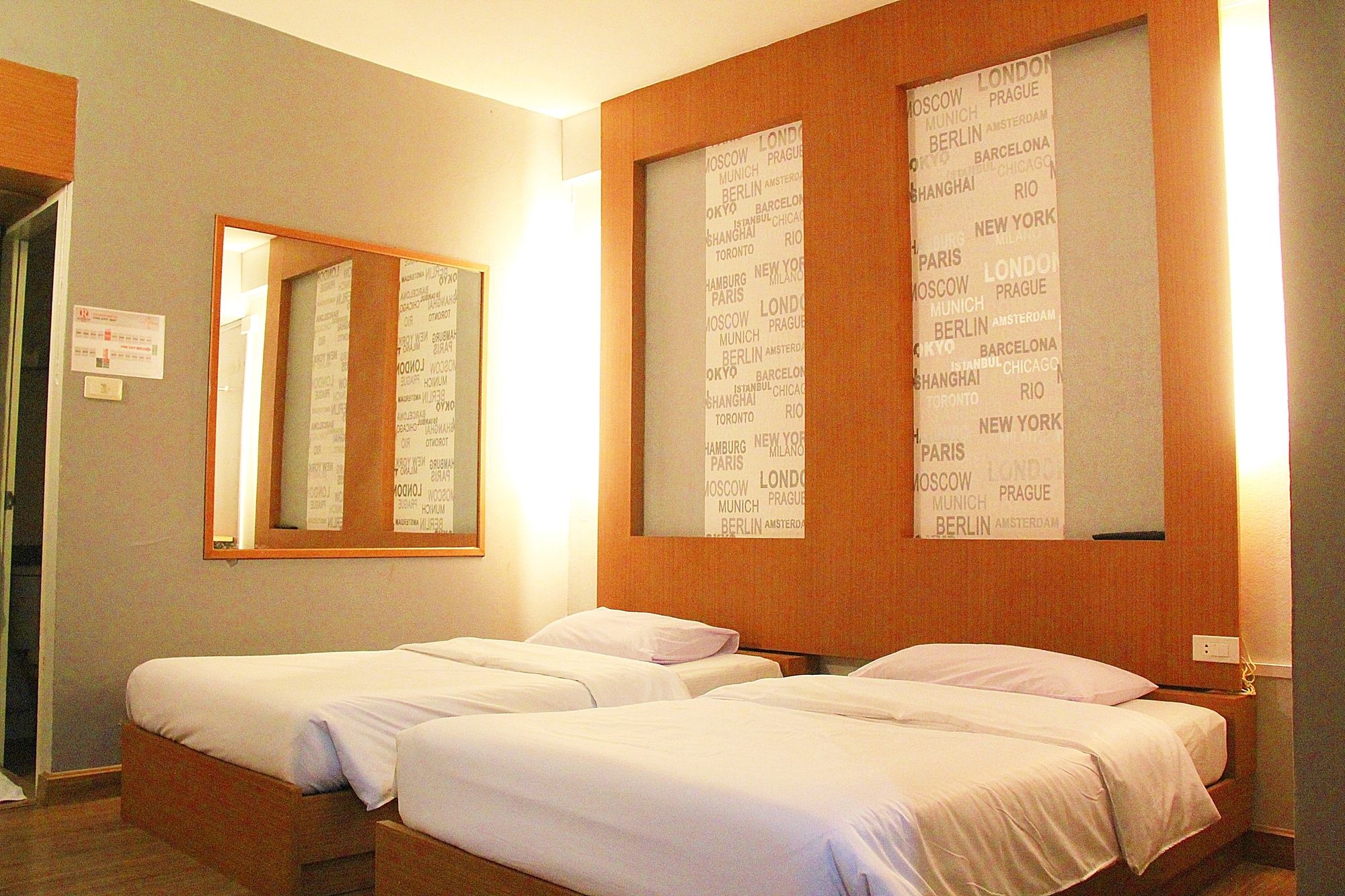 Фото Ruenthip hotel