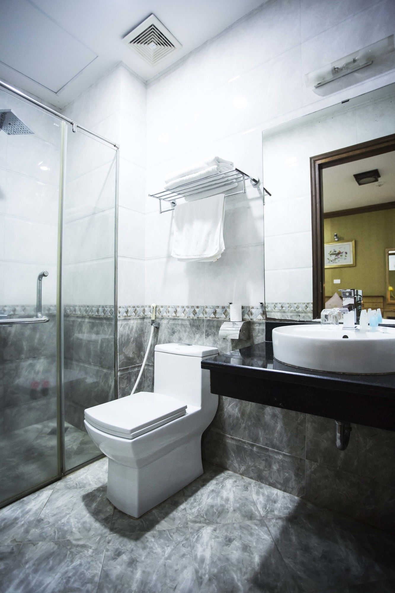 Фото New Lotus Hotel