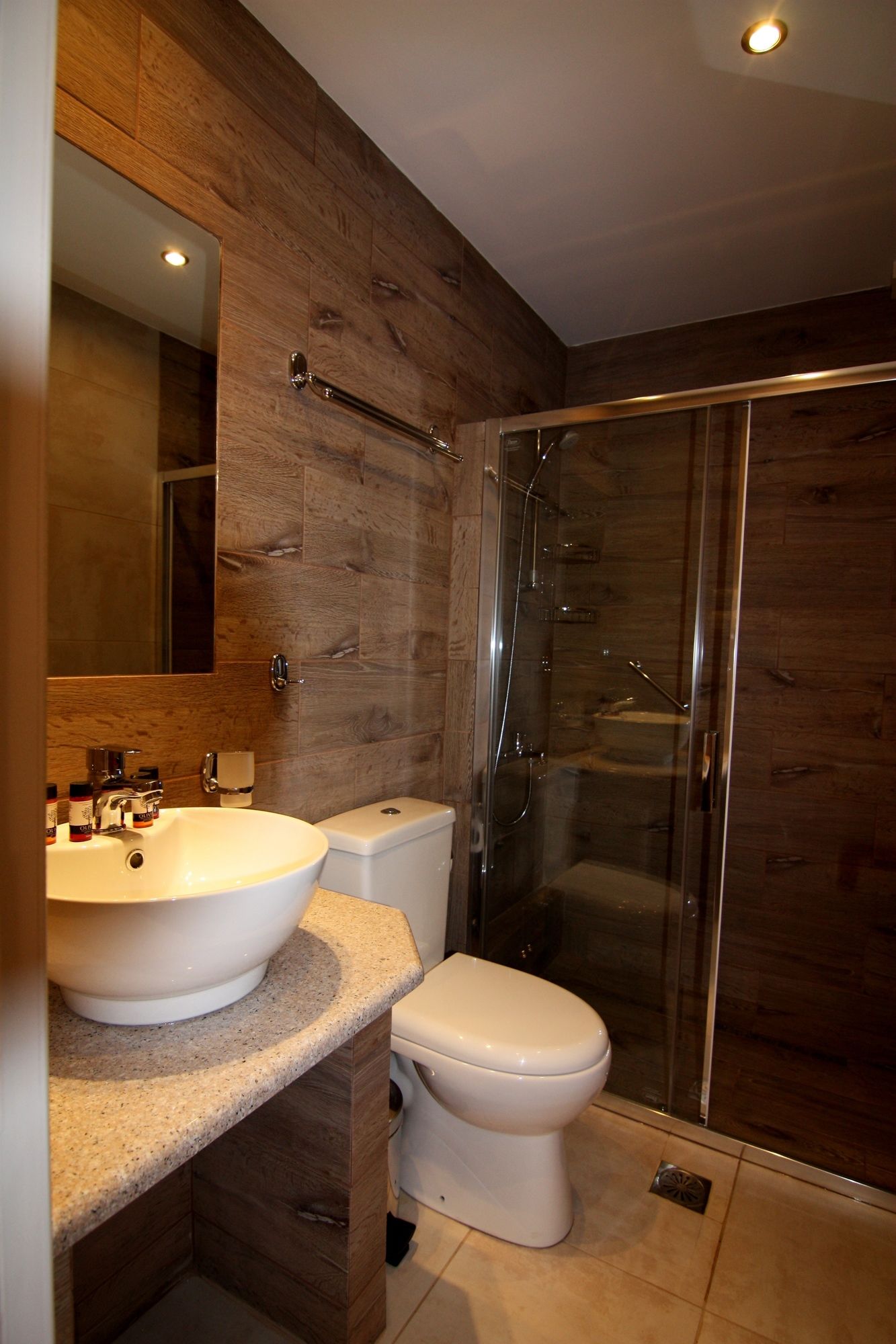 Фото Oasis Apartments