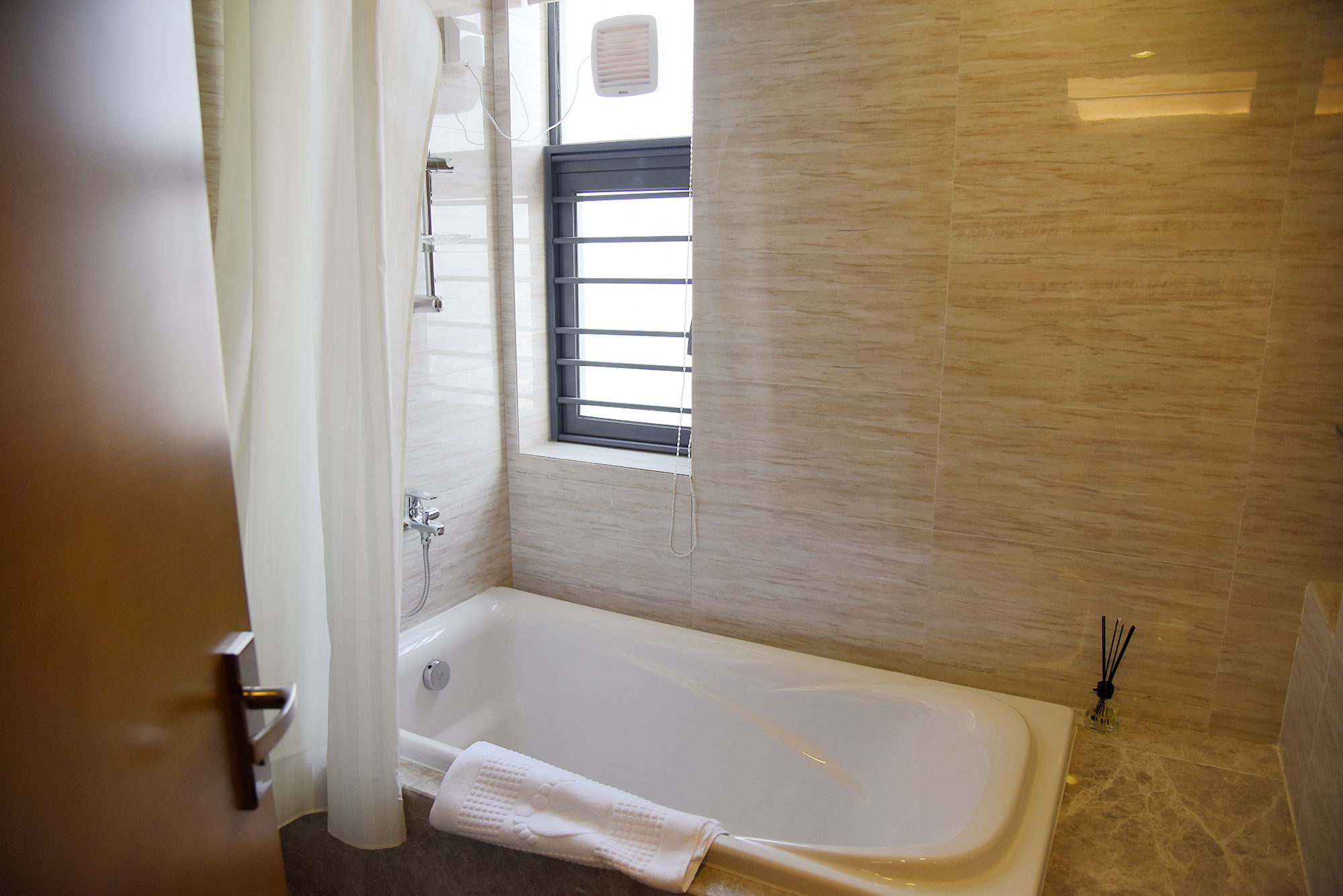 Фото Yuwa Serviced ApartHotel