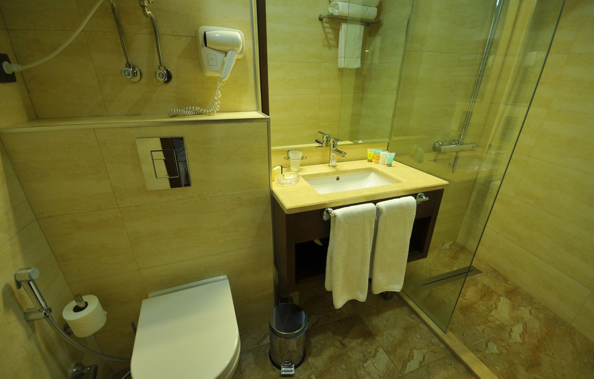 Фото Hotel Corner Inn