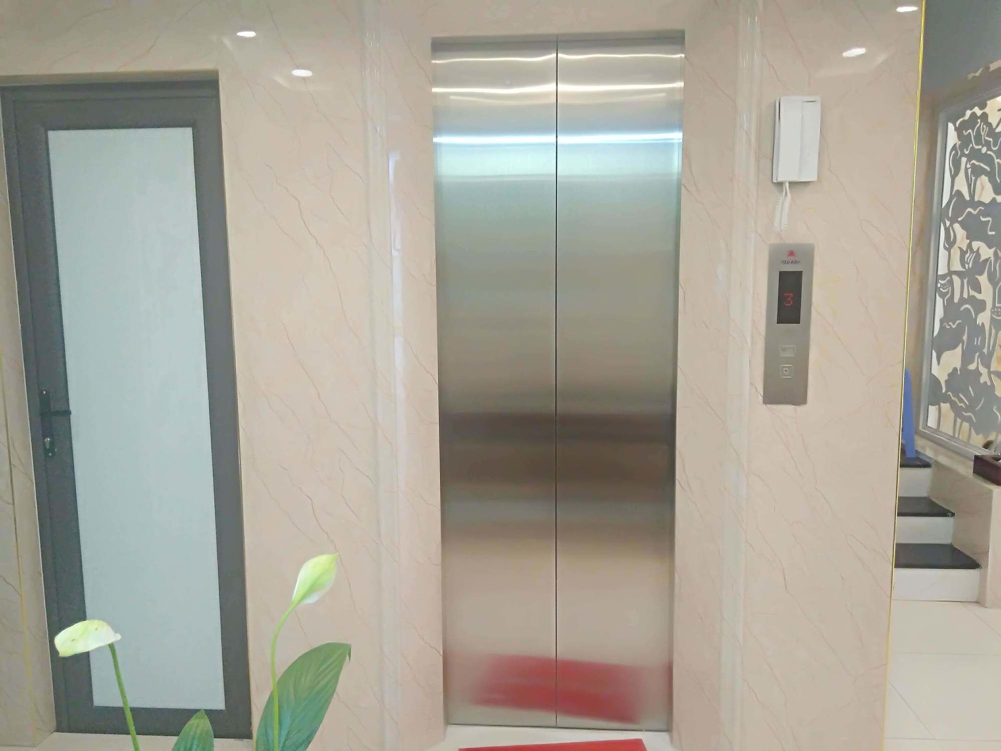 Фото Westlake Tay Ho Hotel