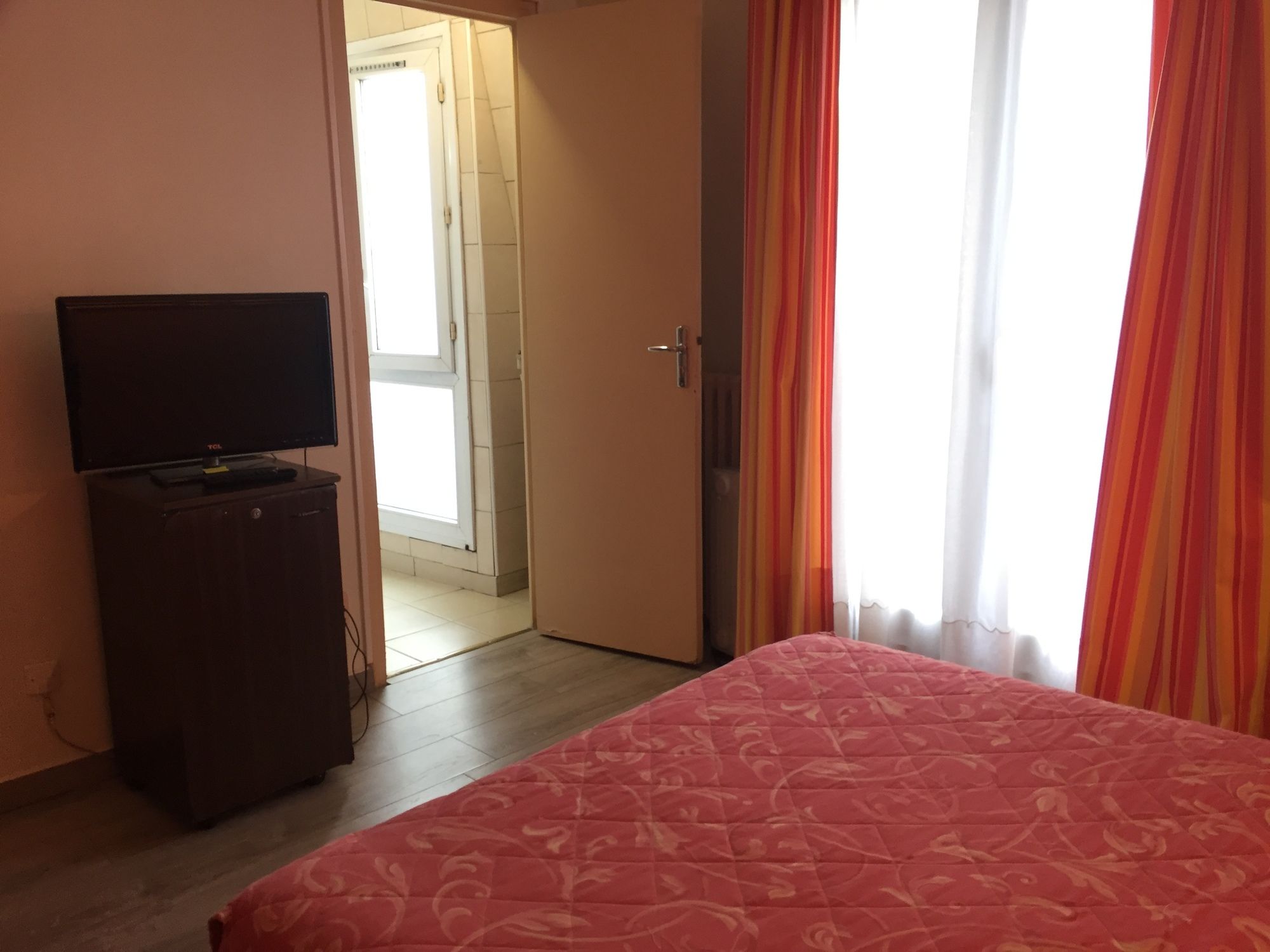 Фото Hôtel des Pyrénées