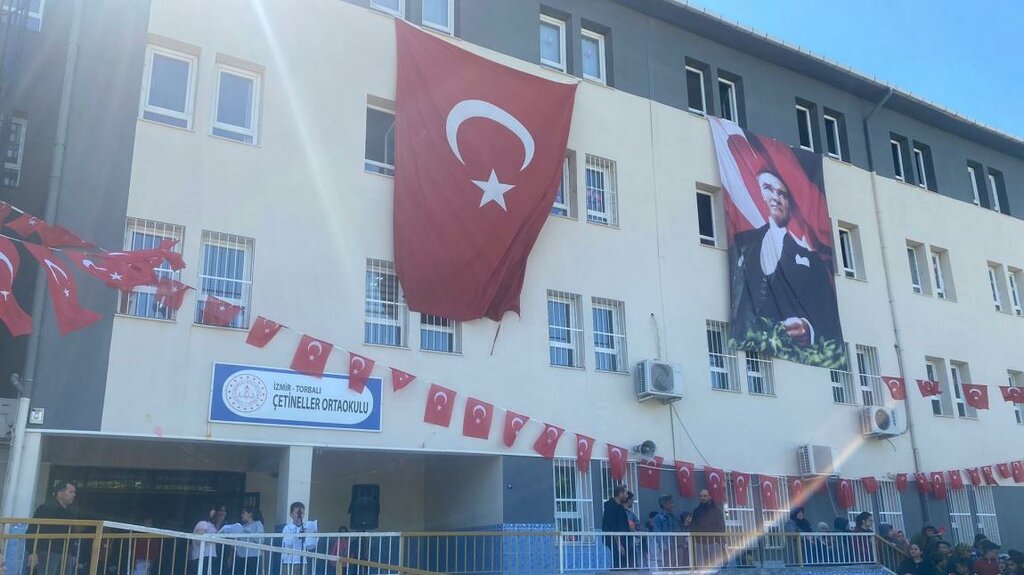 School Cetineller Middle School, Torbali, photo