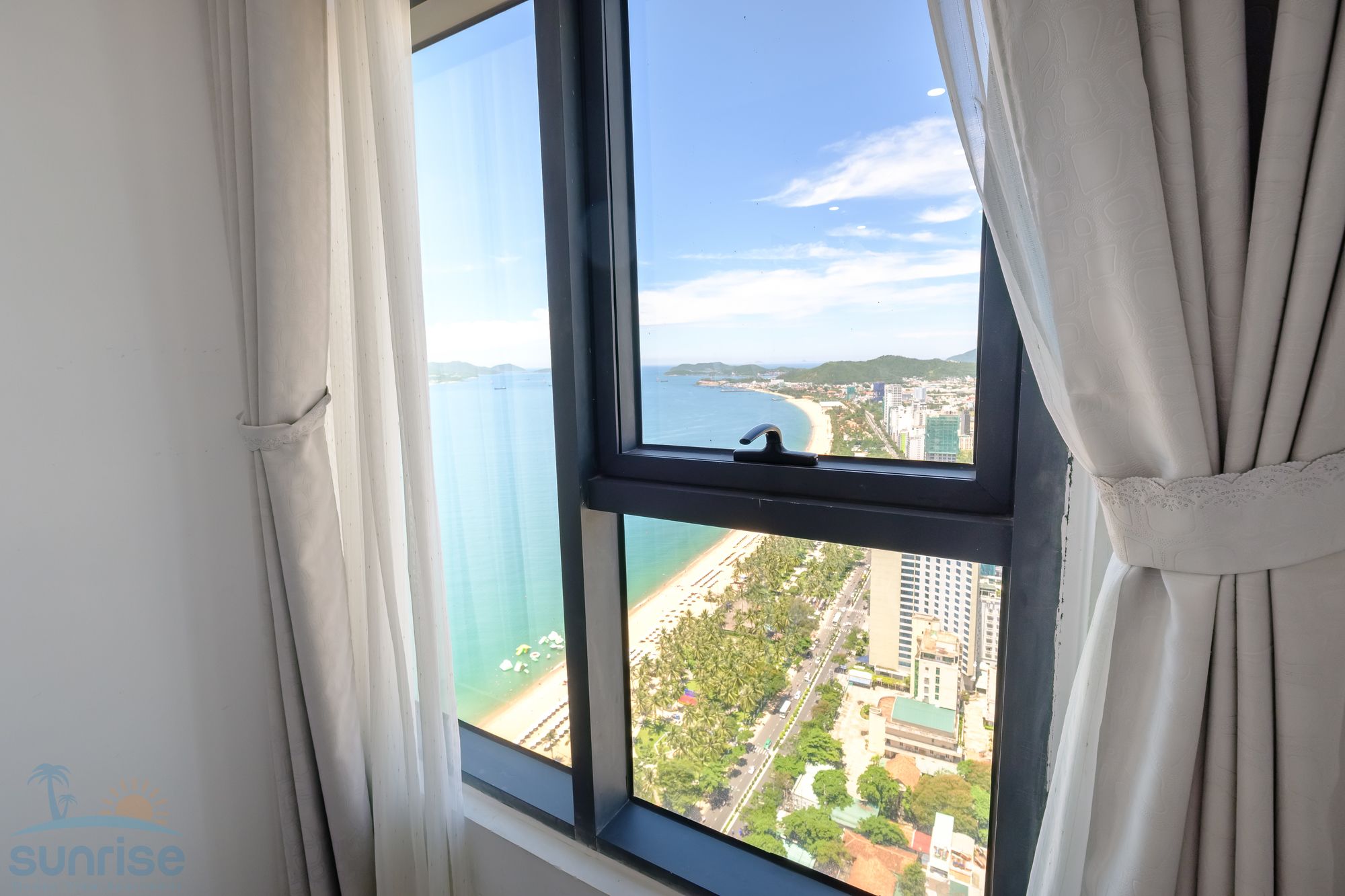 Фото Sunrise Ocean View Apartment