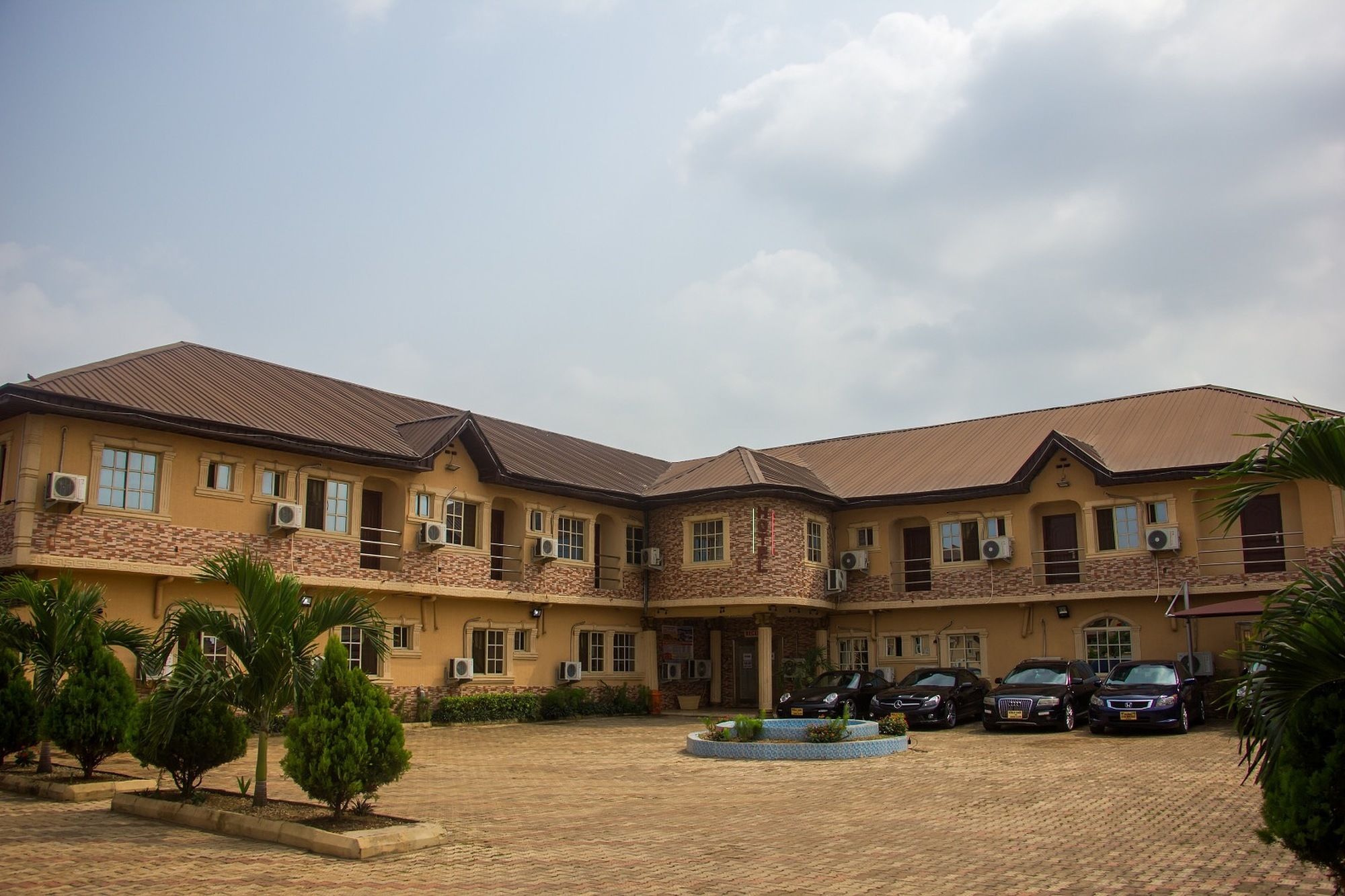 Фото отеля 2