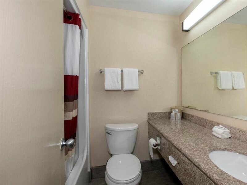 Фото Red Roof Inn Charlotte - University