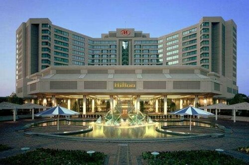 Внешний вид отеля Hilton East Brunswick Hotel & Executive Meeting Center в Ист-Брансуике Тауншипе, фото 5