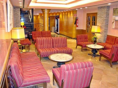 Внешний вид отеля Hotel Avenida в Сарагосе, фото 2