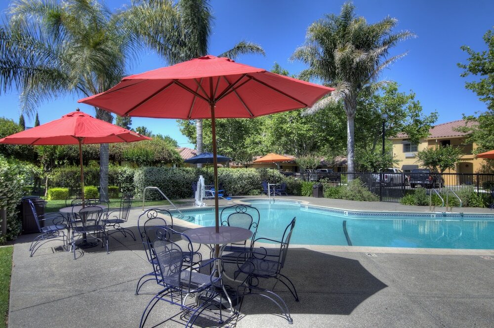 Фото University Park Inn & Suites