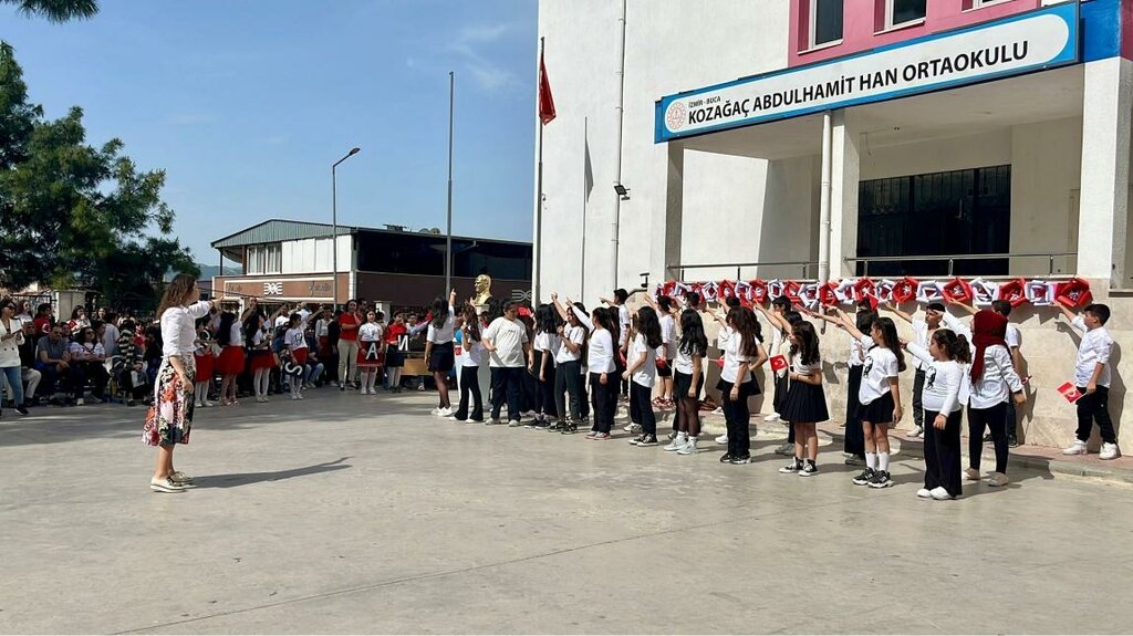 School Kozagac Middle School, Izmir, photo