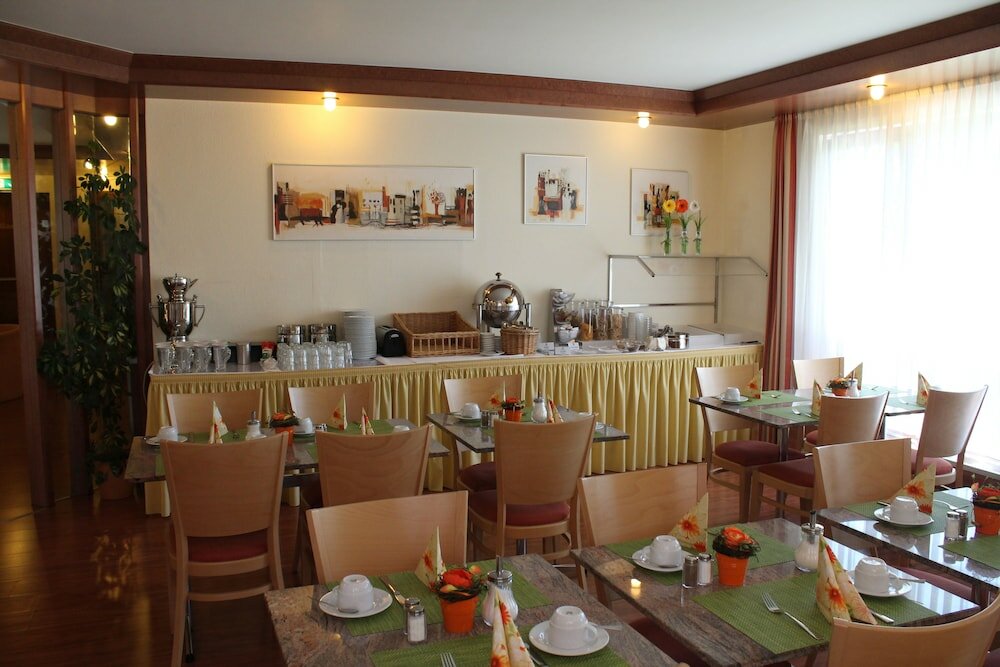 Фото Hotel Flora Stuttgart - Möhringen