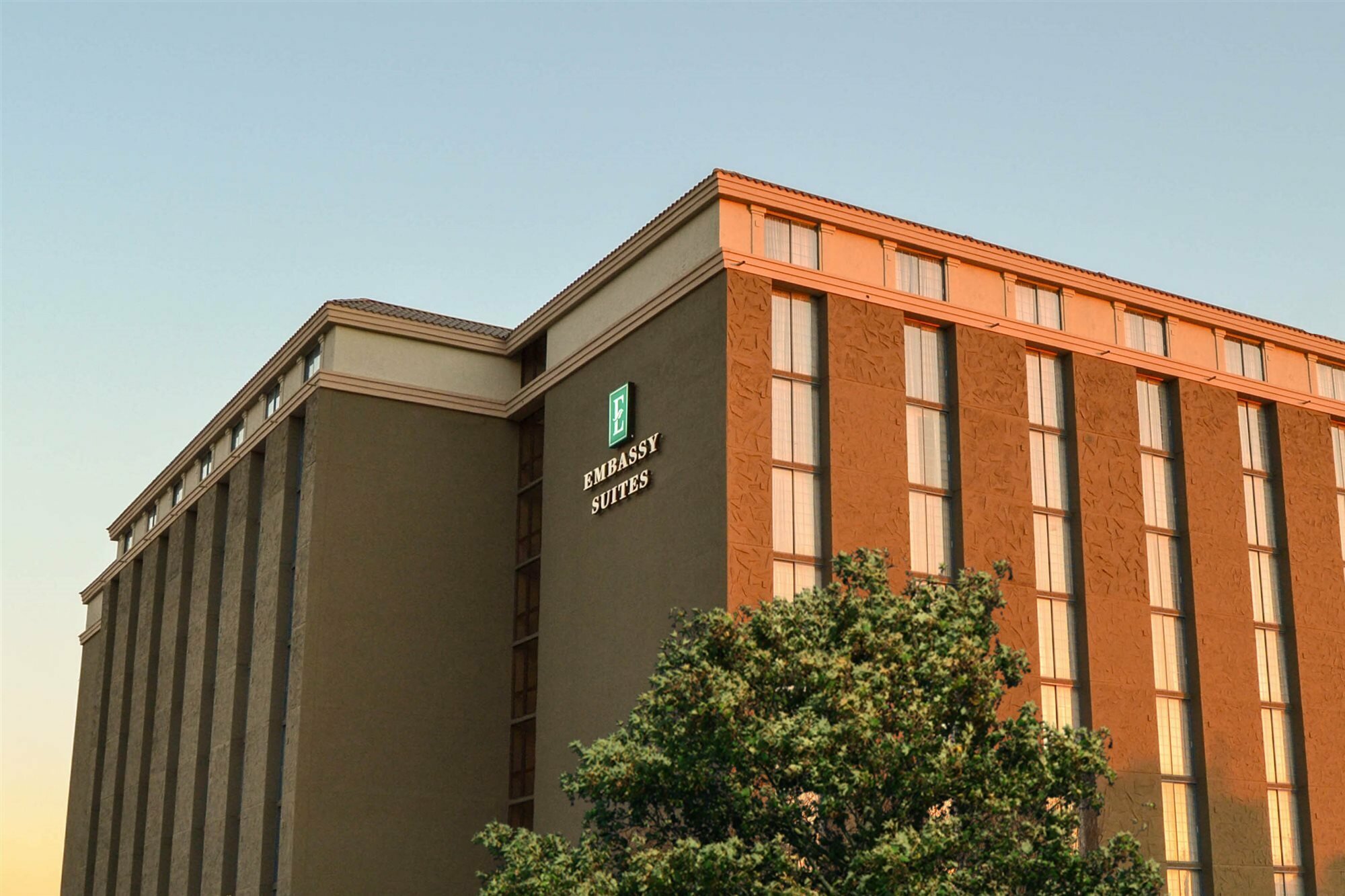 Фото Embassy Suites by Hilton Austin Central