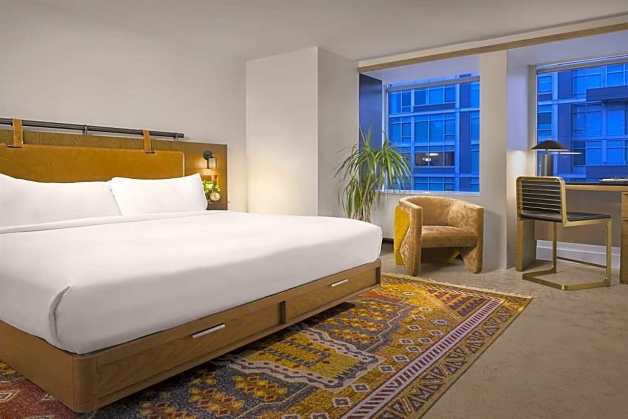 Фото Yours Truly Dc