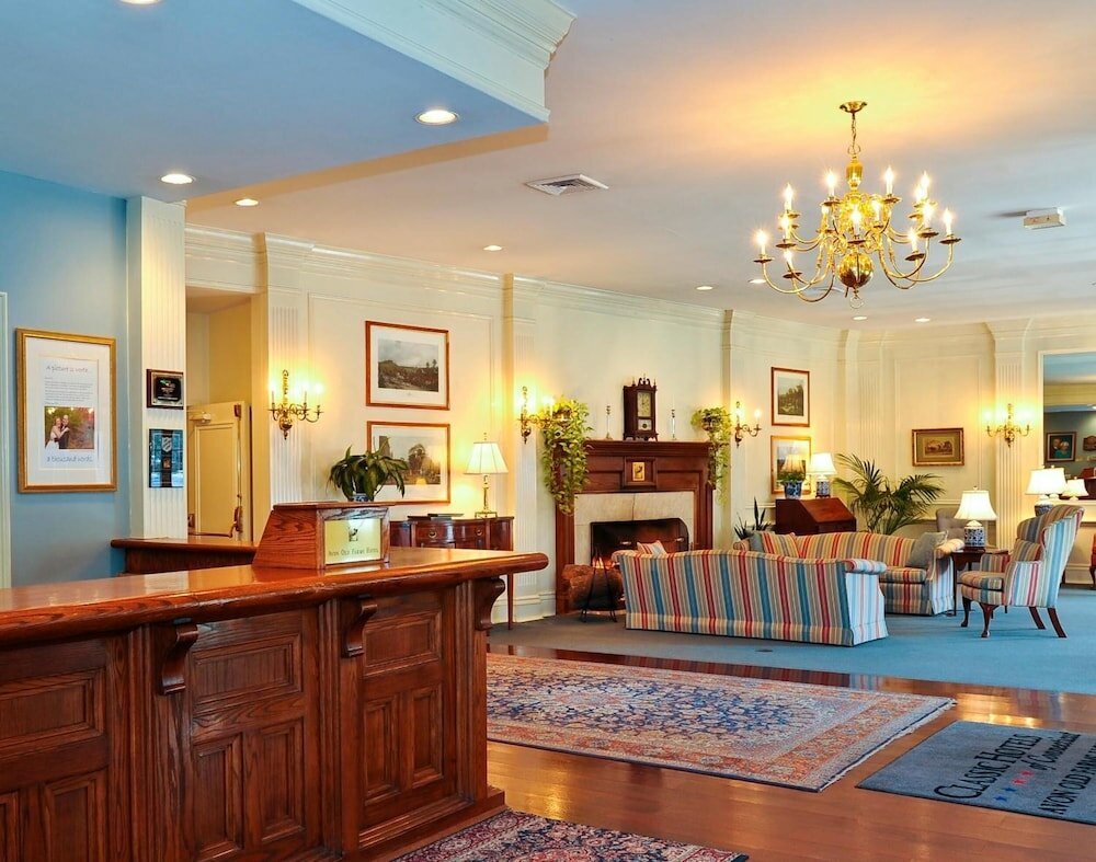 Фото Avon Old Farms Hotel