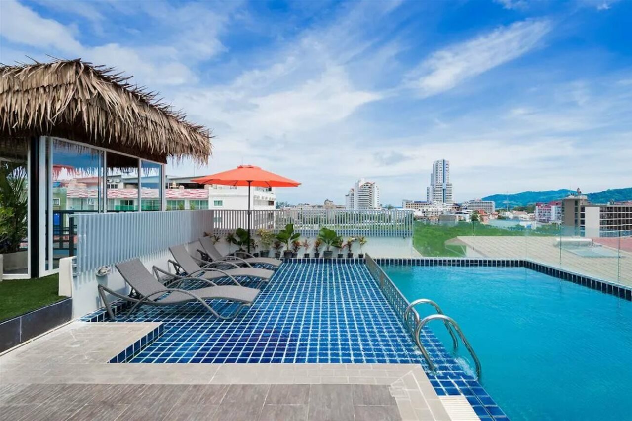 Фото Hallo Patong Hotel & Restaurant