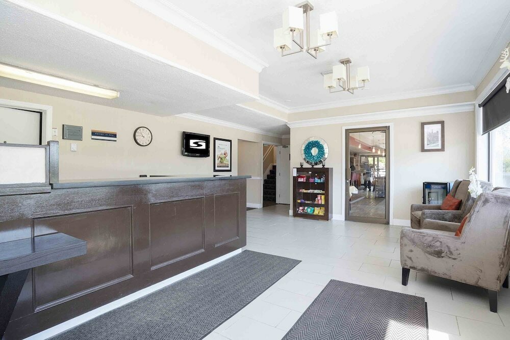 Фото Sandman Inn Blue River