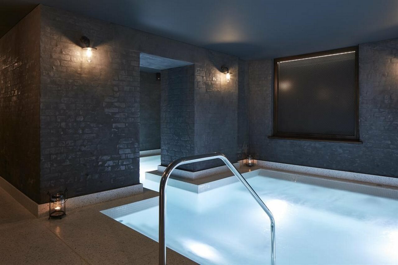 Фото St. James' Court, A Taj Hotel, London