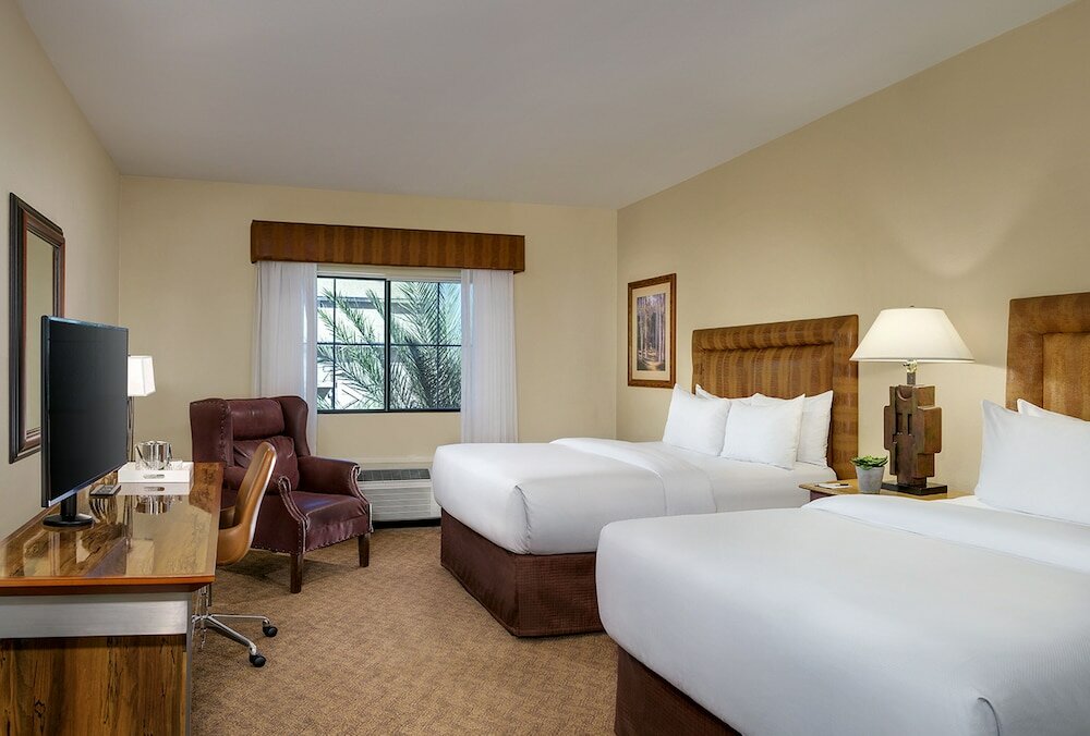 Фото Silverton Casino Lodge - Newly Renovated