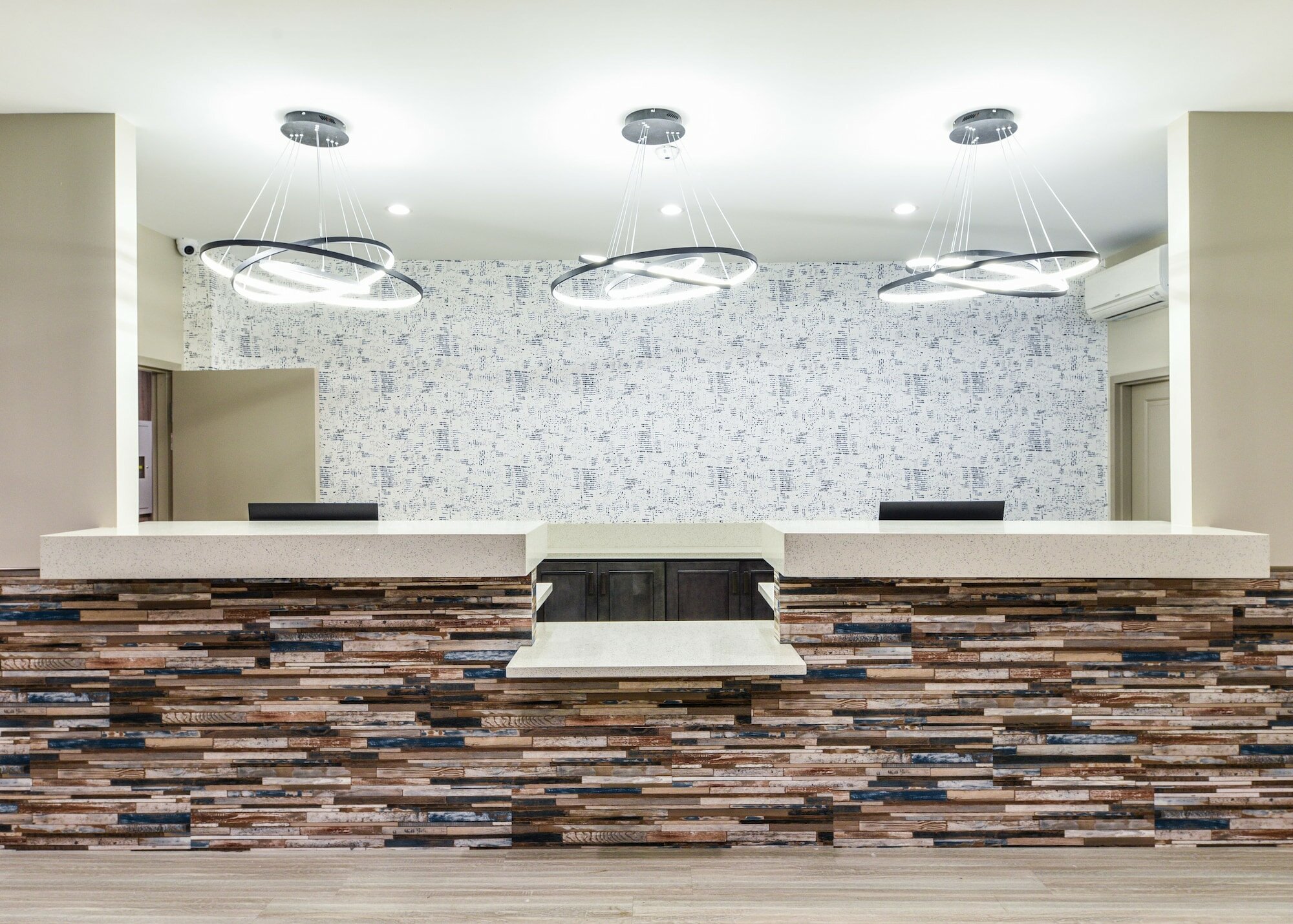 Фото Hollywood Inn Suites Hotel