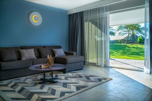 Гостиница Marbella Resort в Шардже