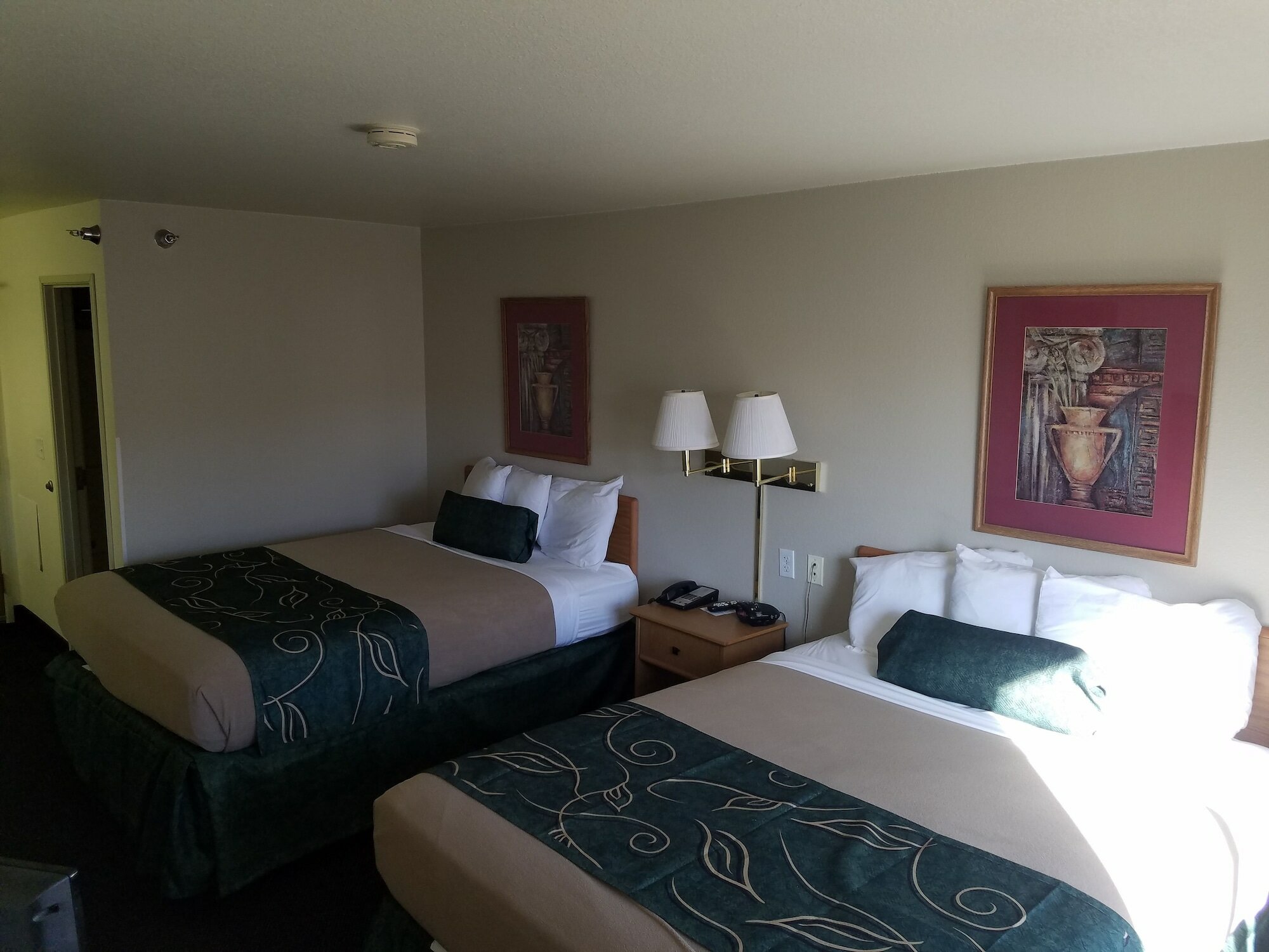 Фото Travelodge by Wyndham Cheyenne