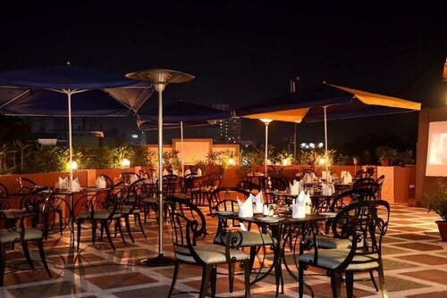 Внешний вид отеля La Place Sarovar Portico, Lucknow в Лакхнау, фото 2