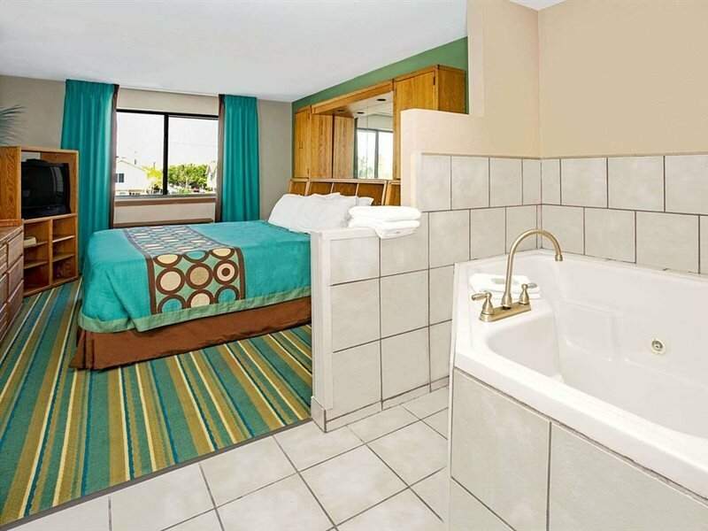 Фото Super 8 by Wyndham Denver Stapleton