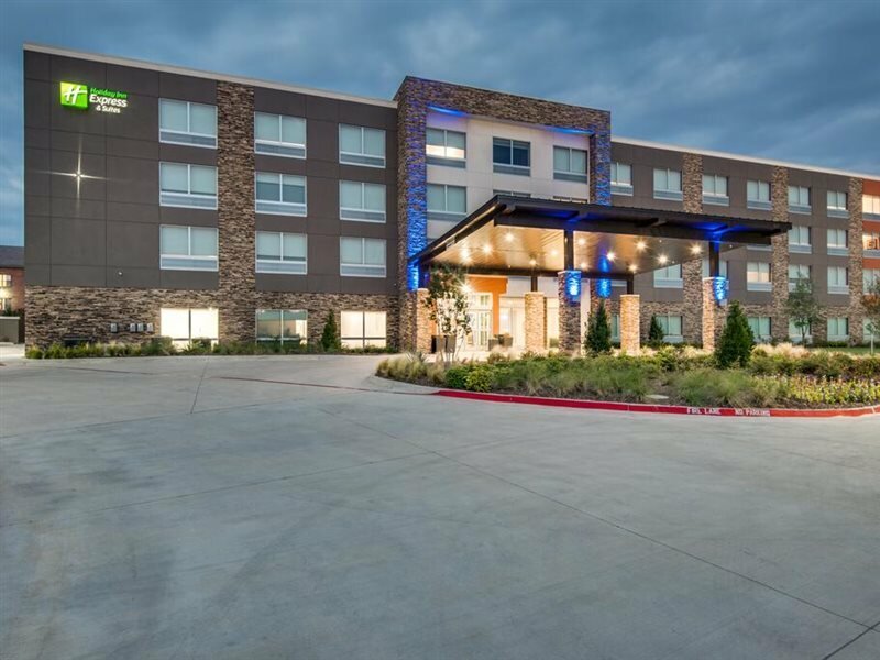 Фото Holiday Inn Express & Suites Dallas North - Addison, an Ihg Hotel