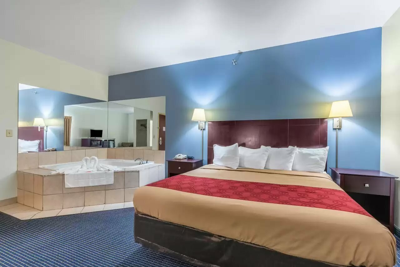 Фото Econo Lodge Inn & Suites Pritchard Road North Little Rock