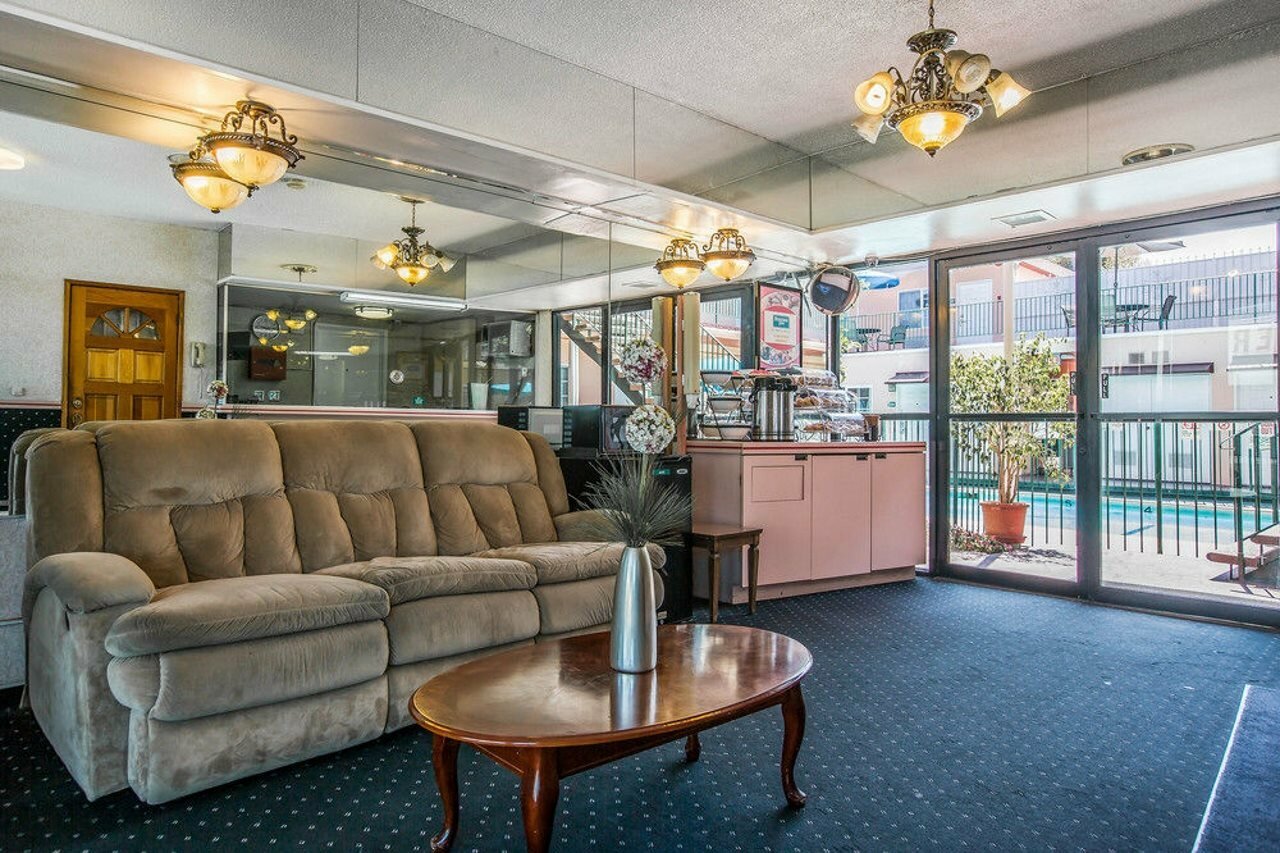 Фото Rodeway Inn near Melrose Ave