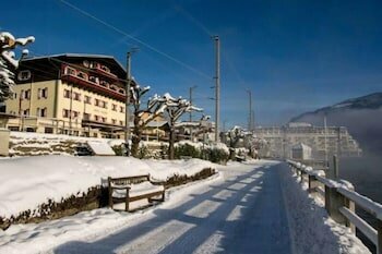 Гостиница Hotel Seehof в Цель-ам-Зе