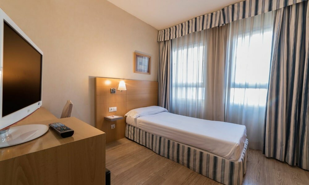 Фото Hotel Infanta Mercedes