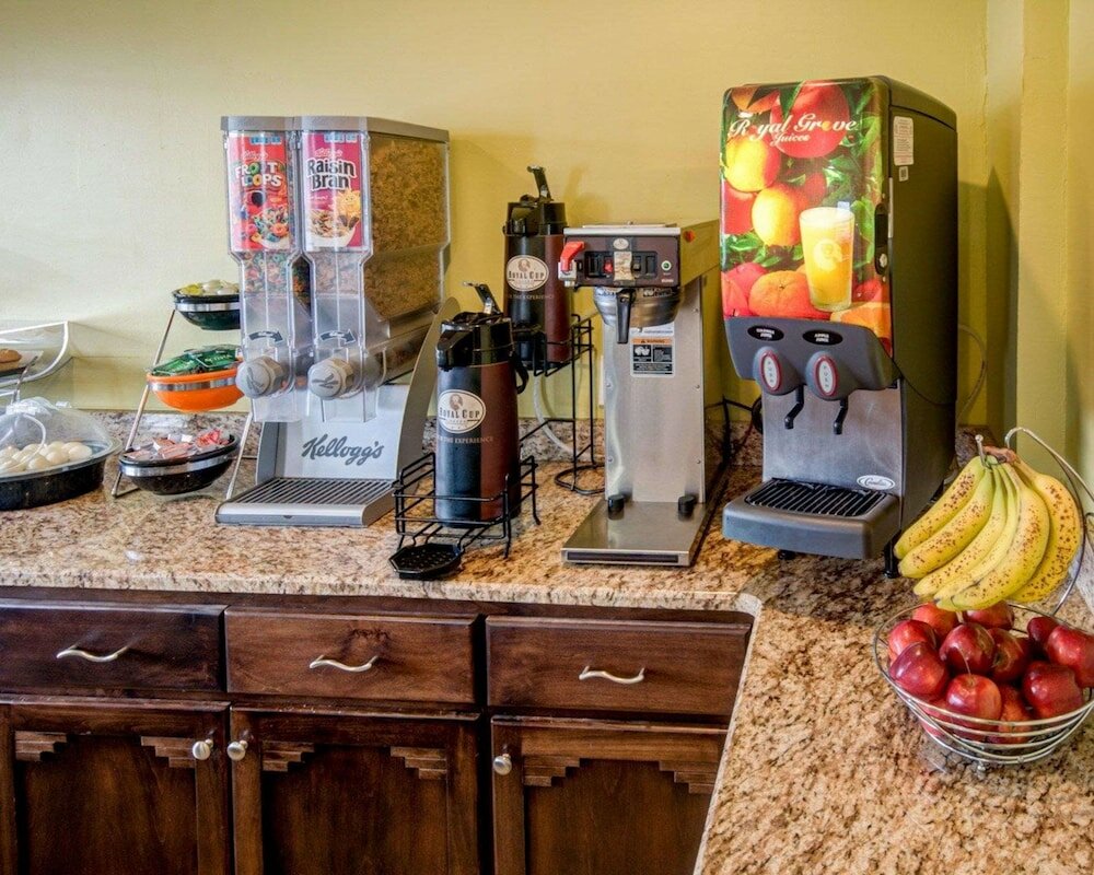 Фото Econo Lodge East