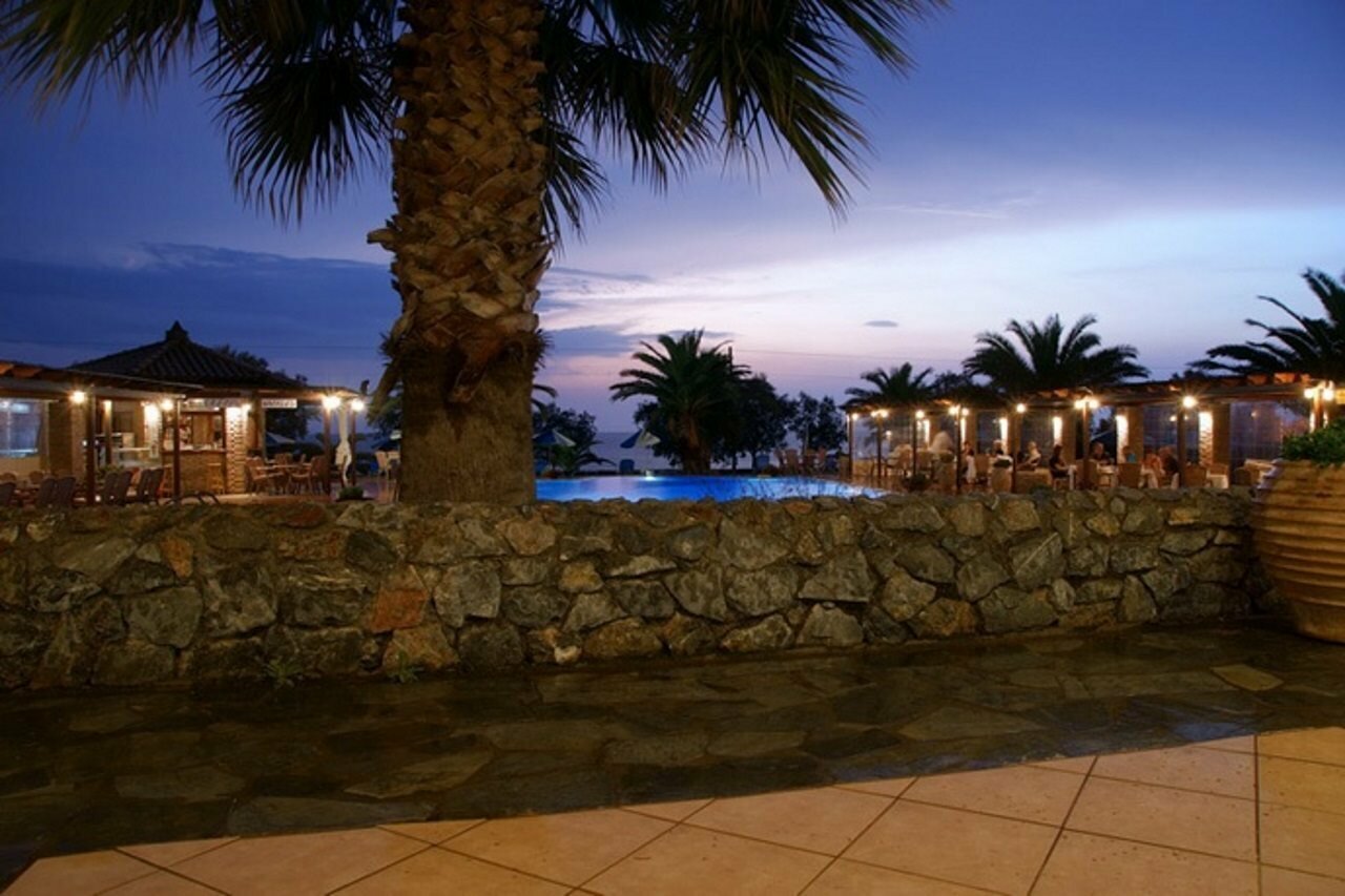 Фото Oasis Hotel