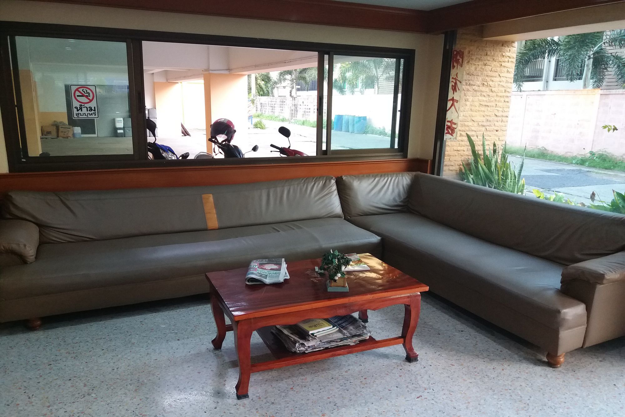 Фото Chaiyaphruk Grand Hotel