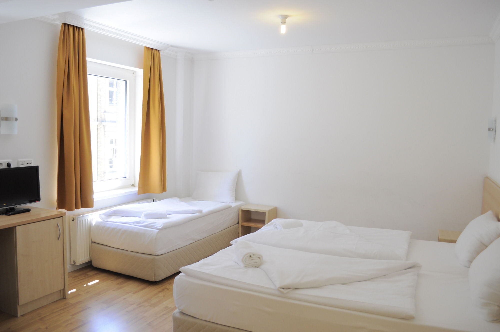 Фото Hotel Budapester Hof