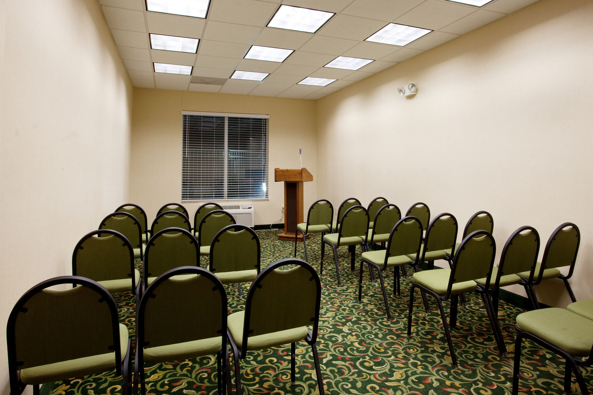 Фото Holiday Inn Express New Orleans East, an Ihg Hotel