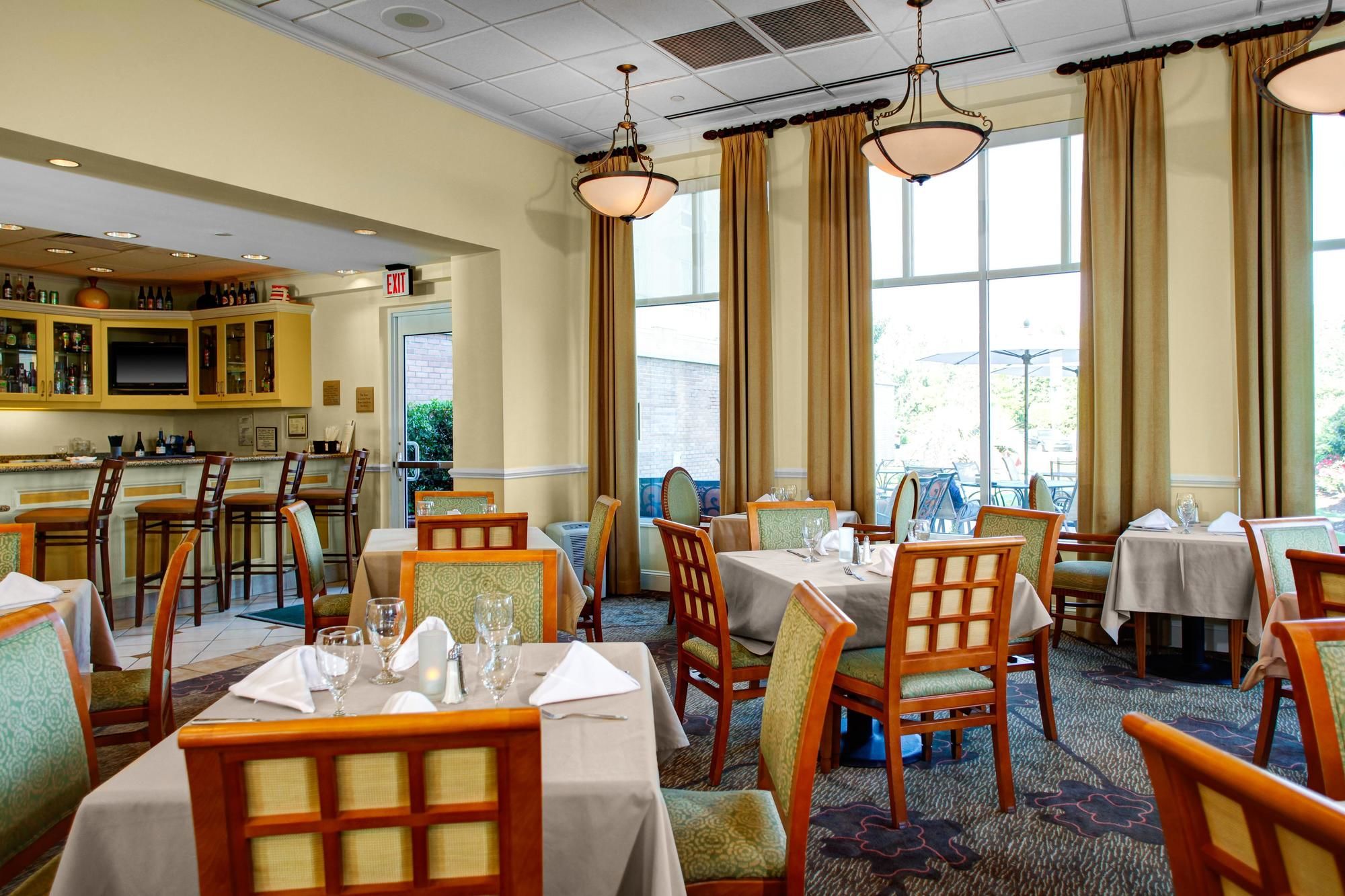 Фото Hilton Garden Inn Wilmington Mayfaire Town Center