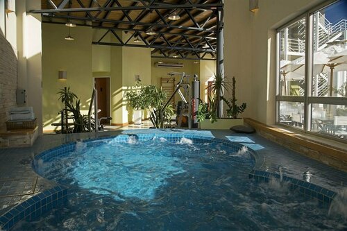 Гостиница Tower Inn and Suites в Сан-Рафаэле
