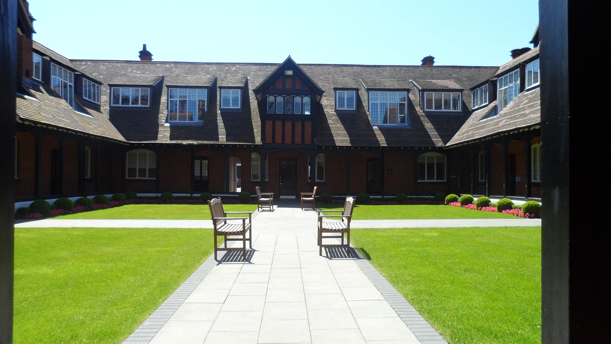 Фото The Pillar Hotel