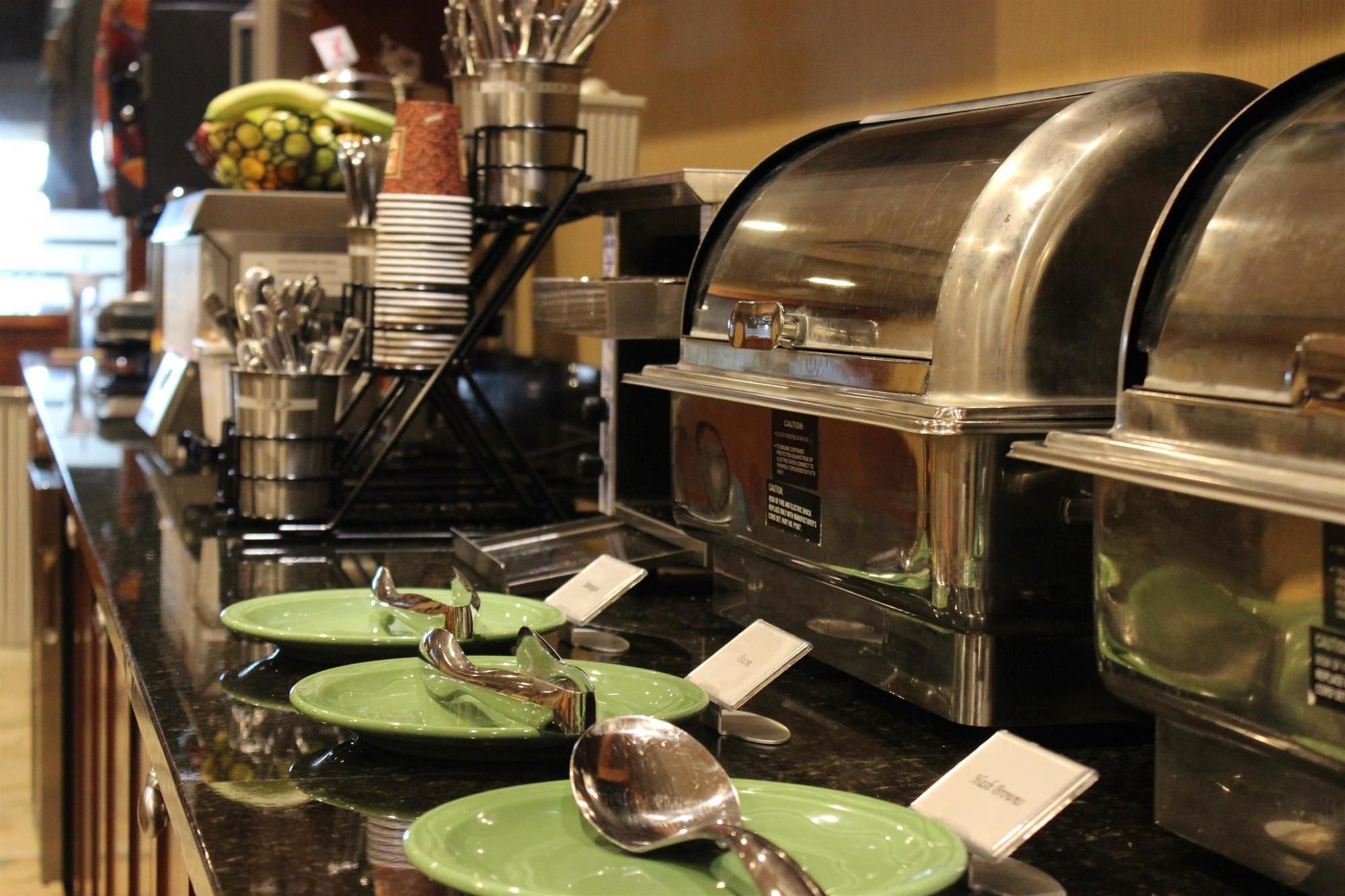 Фото Best Western Plus Service Inn & Suites