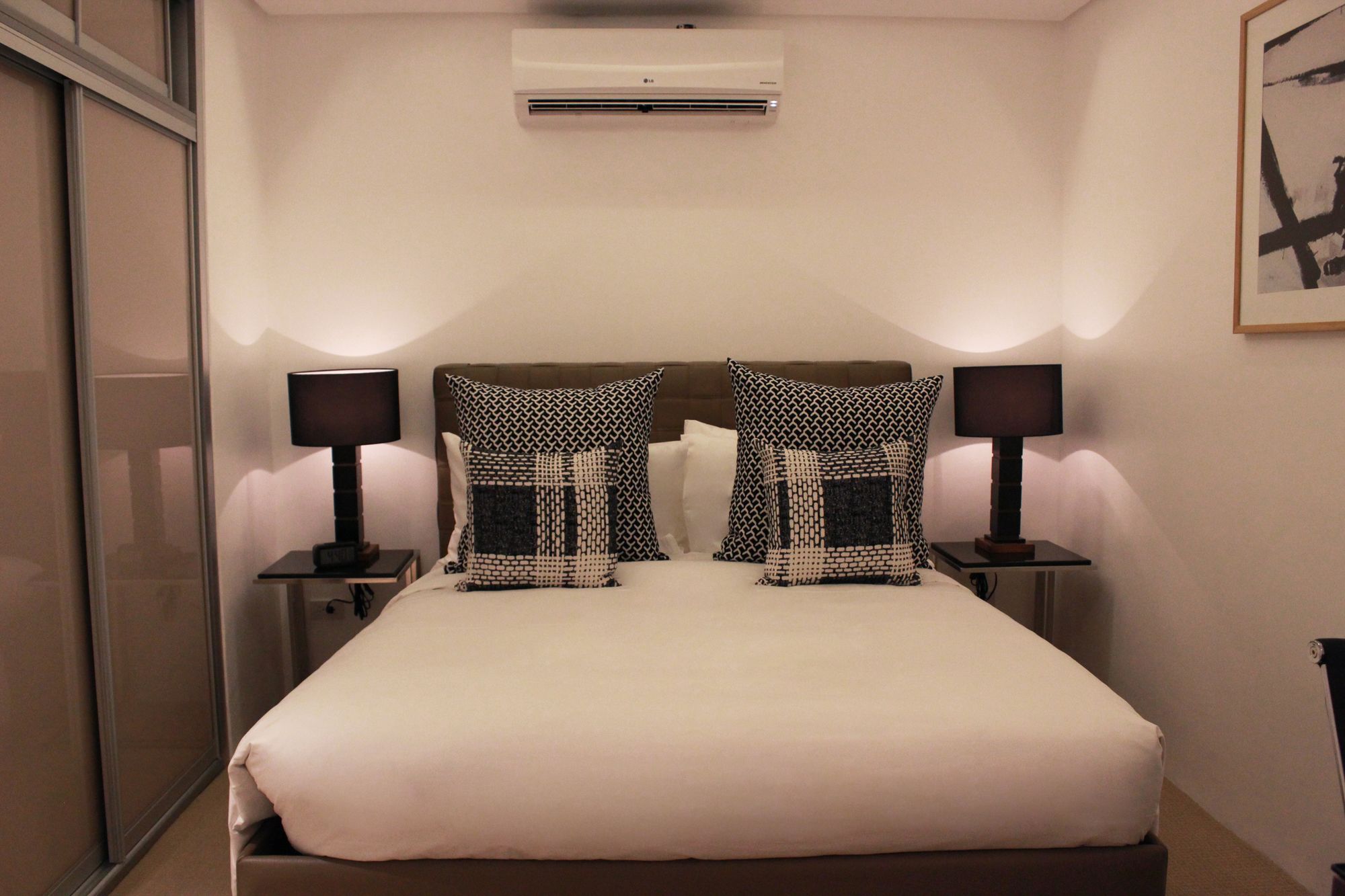 Фото The Alpha Suites