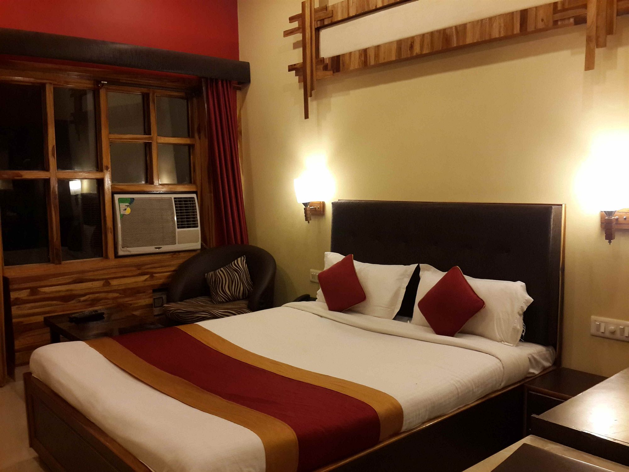 Фото Hotel Varuna