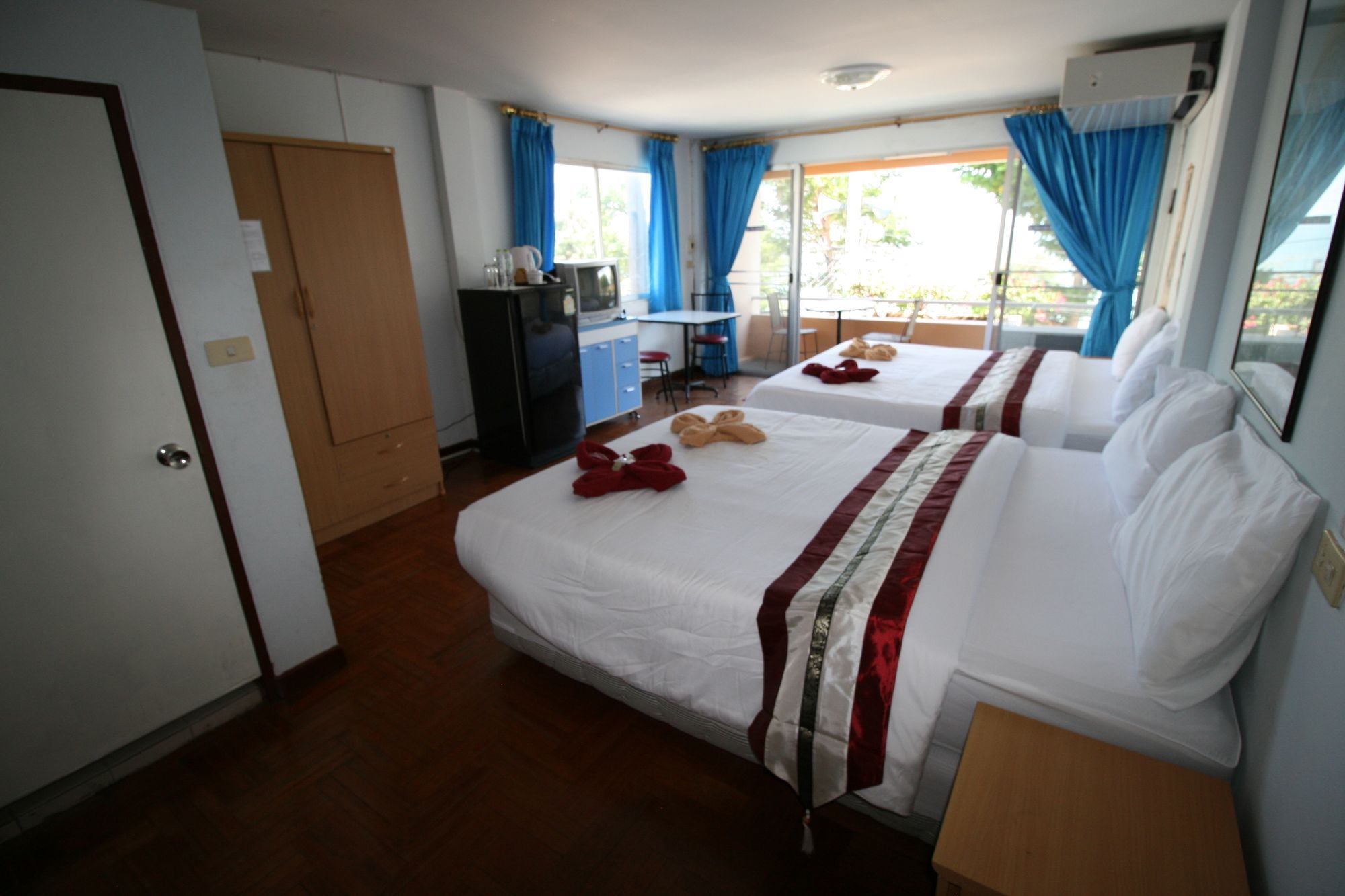 Фото Beachfront Hotel Cha Am