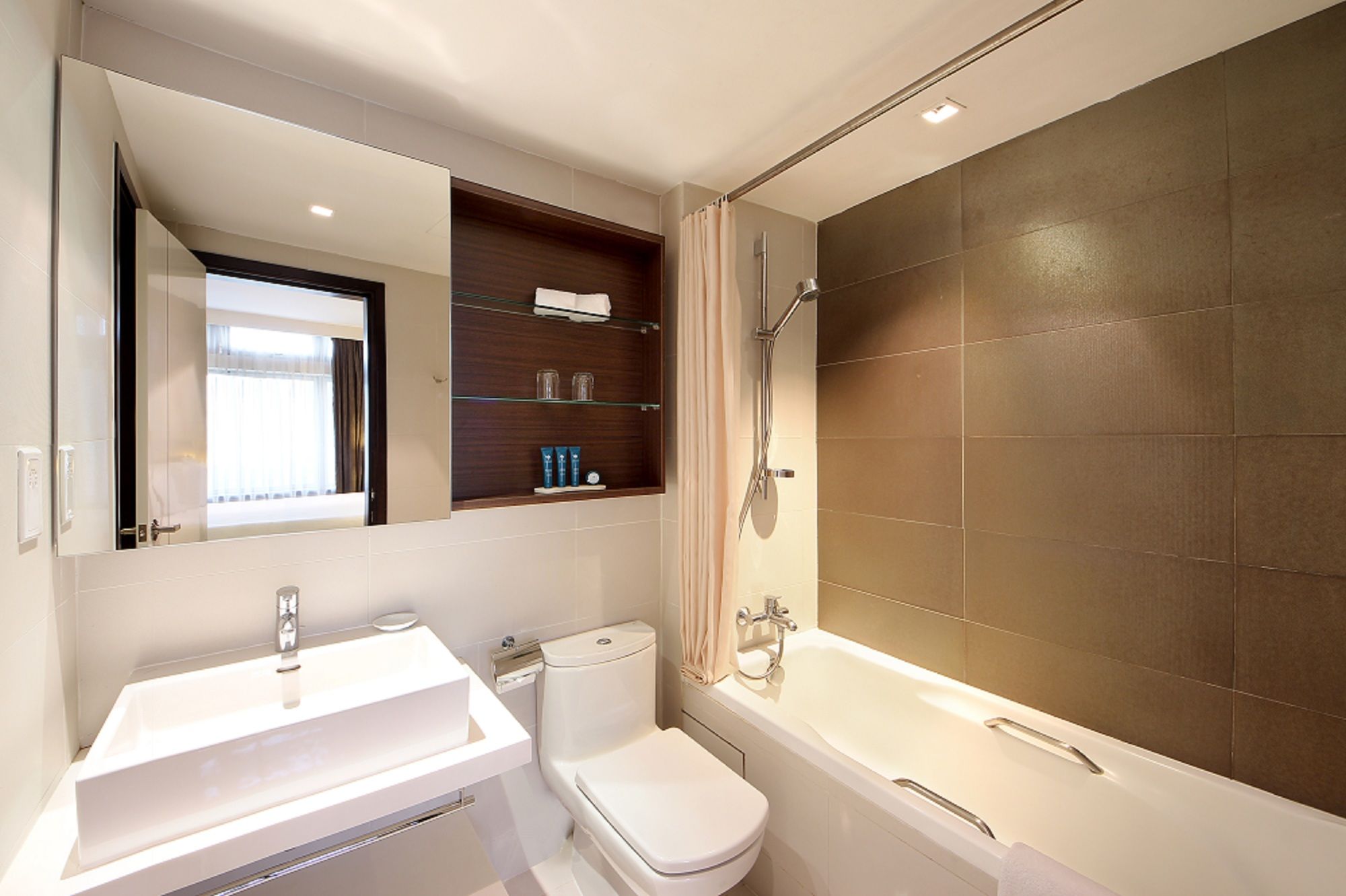 Фото Parkroyal Serviced Suites Singapore