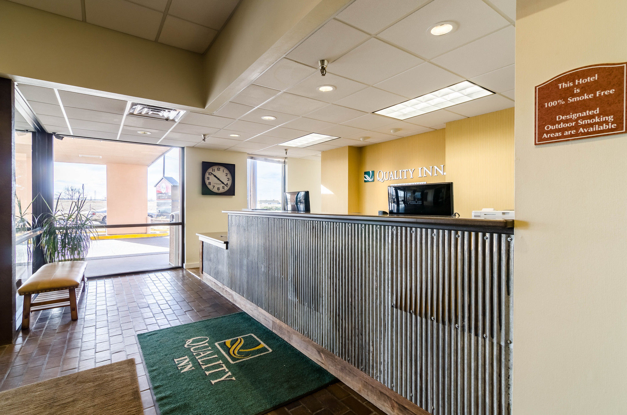 Фото Quality Inn & Suites