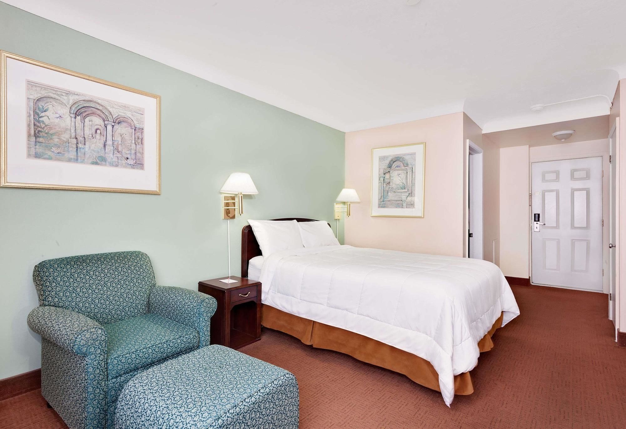 Фото Knights Inn North Bay