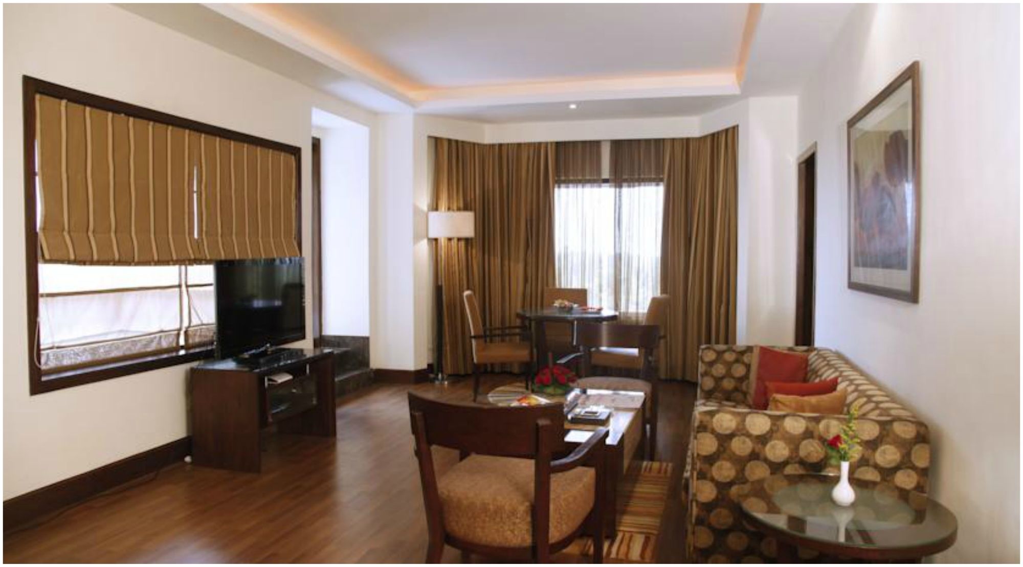 Фото The Retreat Hotel & Convention Centre